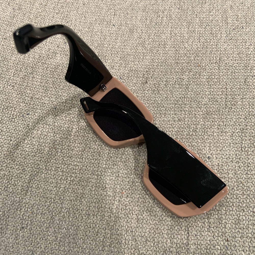 Shades โจ - Picture 3 of 3